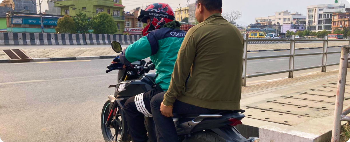 rider-opening-door